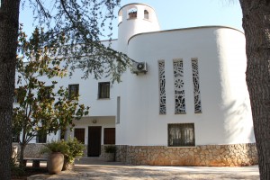 Fachada principal de la casa El Tossal de la Verge, de Villalonga